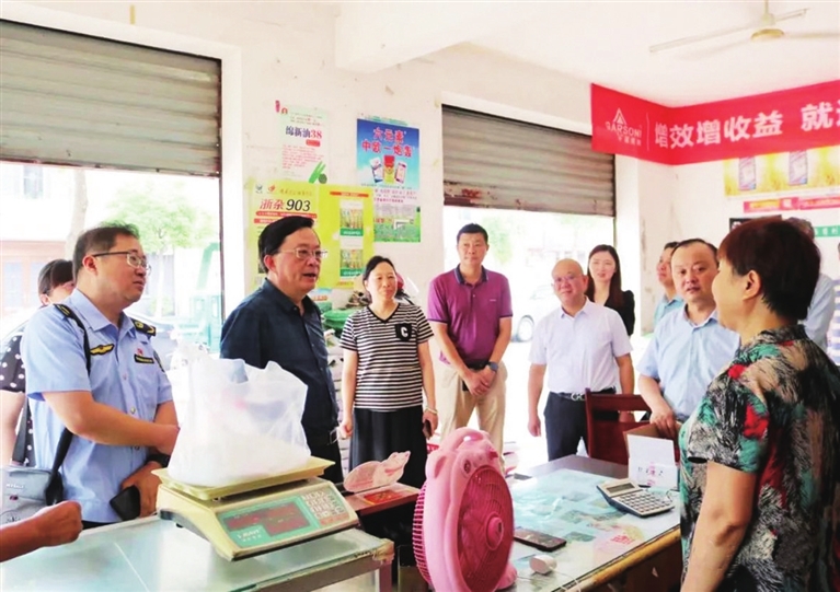 会上,镇党委副书记,镇长孙定勇汇报了我镇履行法定职责,贯彻实施"一