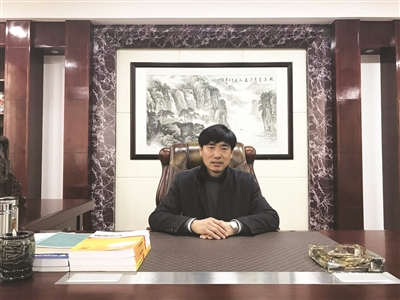 从事灯具行业近30年的王连根,平时热衷于慈善公益事业,为家乡高新区