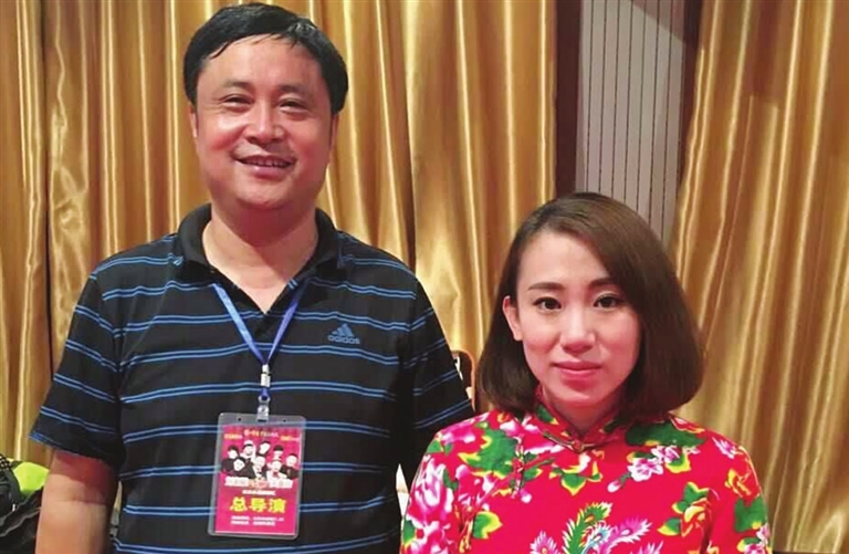 丫蛋与张士锋合影