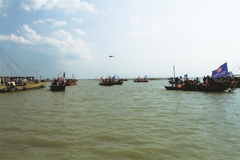 畅游大美高邮湖 领略古城新风貌