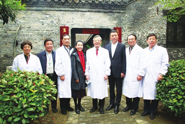特邀中国工程院院士 国医大师王琦教授回乡义诊