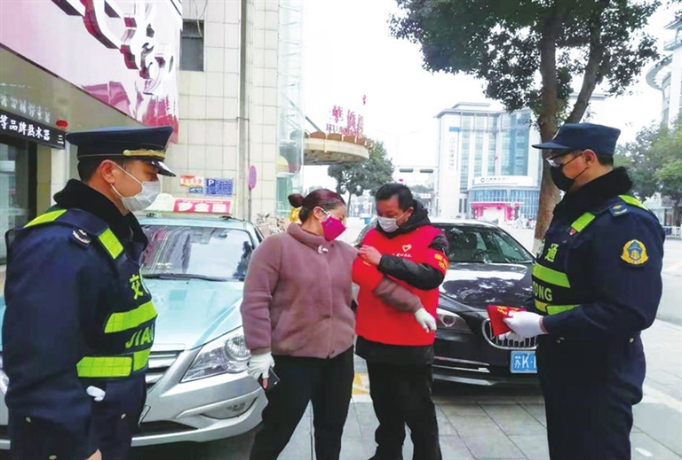 疫路温暖高邮爱心车队争当春运疫情防控志愿排头兵